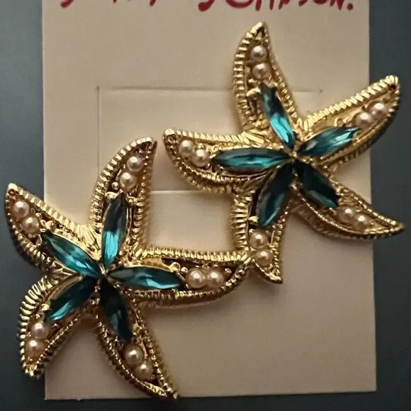 🩵 Betsey Johnson NEW Sparkling crystal starfish earrings 🩵 - Picture 7 of 9